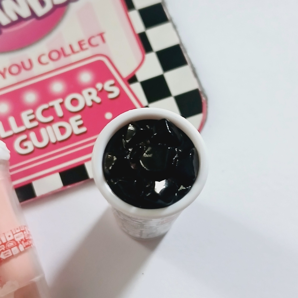 Mini Brands Foodie Series 2 Jack in The Box Strawberry Shake & Fountain Drink - Picture 4 of 7